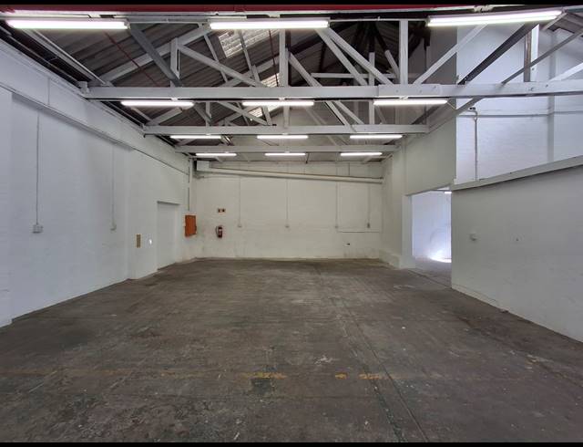182M² WAREHOUSE TO LET IN ARCADIA